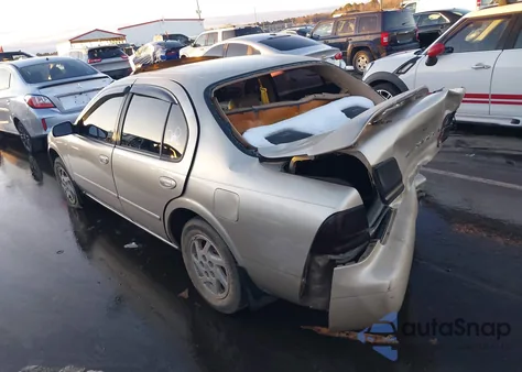 1996 Nissan Maxima Gle/Gxe/Se z USA, uszkodzony, nr VIN JN1CA21D5TM411241